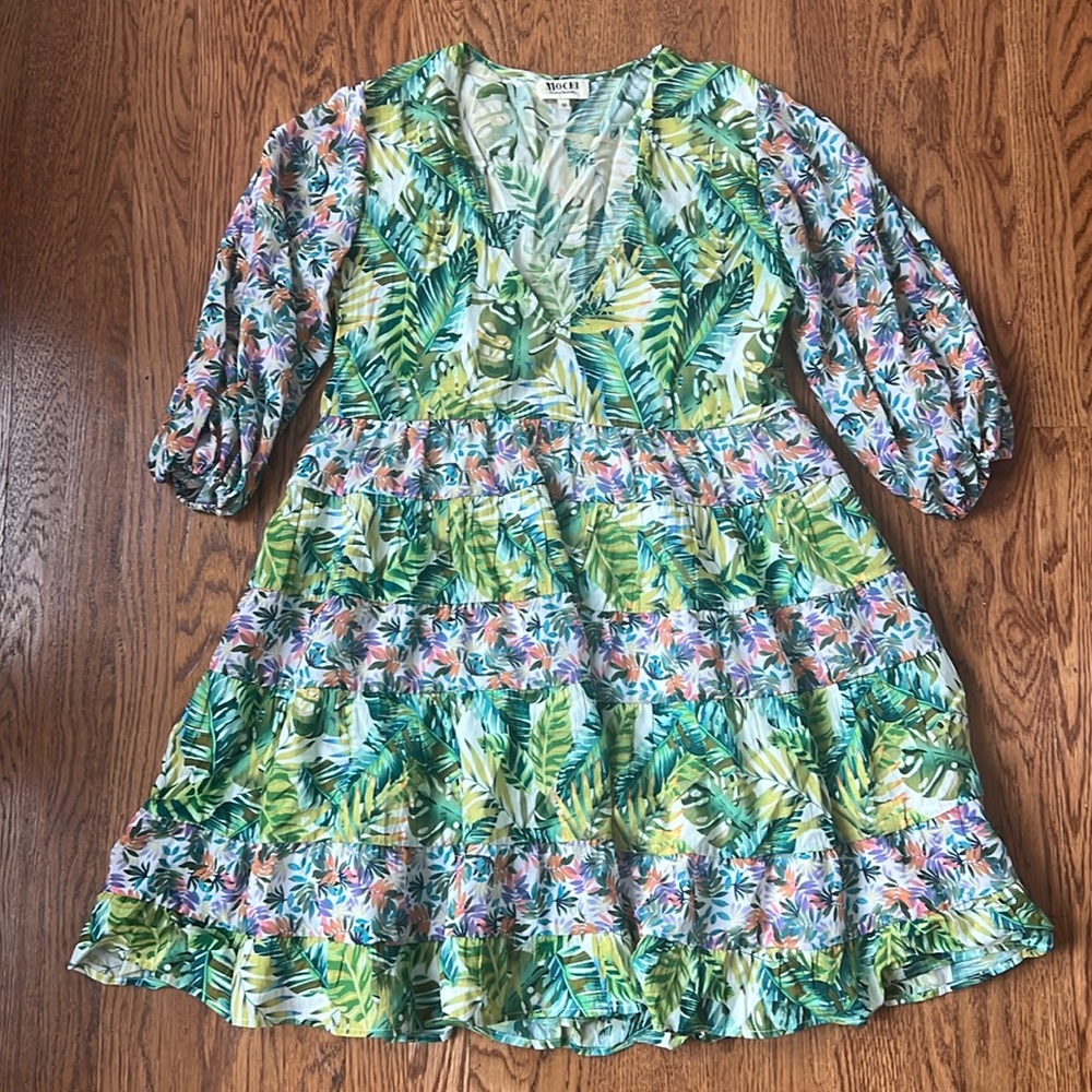 Mochi Short V Neck Dresss with Sleeves Size M